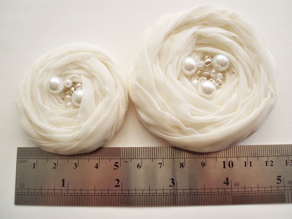 Ivory Fabric Roses Handmade Appliques Embellishment 5 Pcs on Luulla