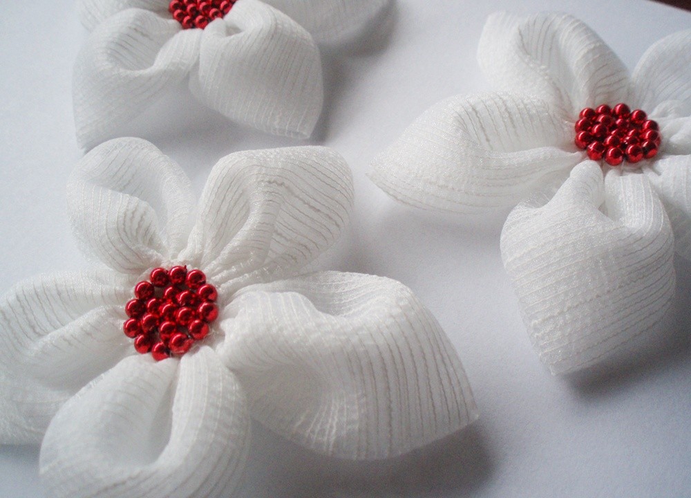 White Flowers Handmade Appliques Embellishments(3 Pcs)